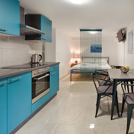 Cezar Luxury Apartment 오미스 외부 사진