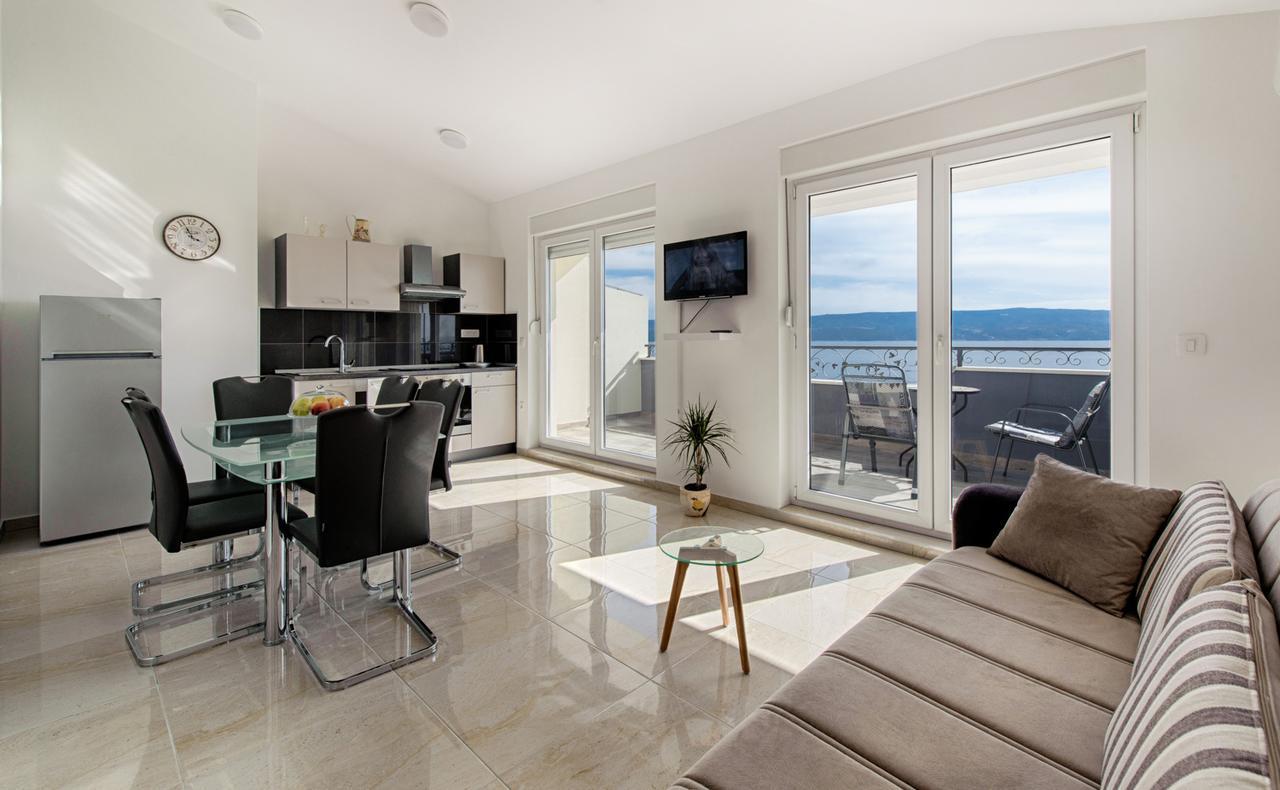 Cezar Luxury Apartment 오미스 외부 사진
