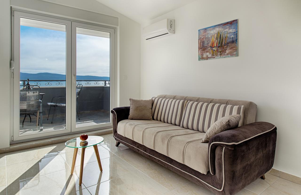 Cezar Luxury Apartment 오미스 외부 사진