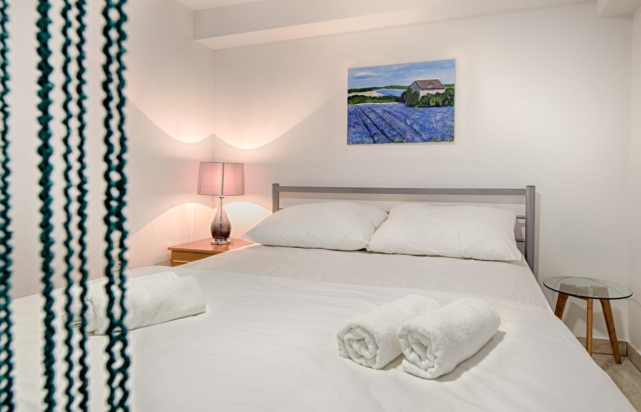 Cezar Luxury Apartment 오미스 외부 사진