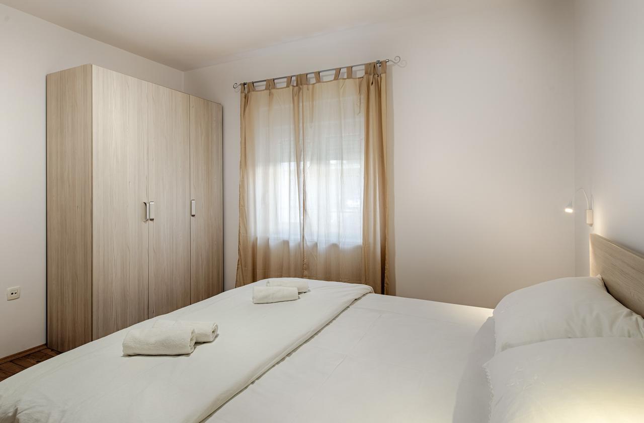 Cezar Luxury Apartment 오미스 외부 사진