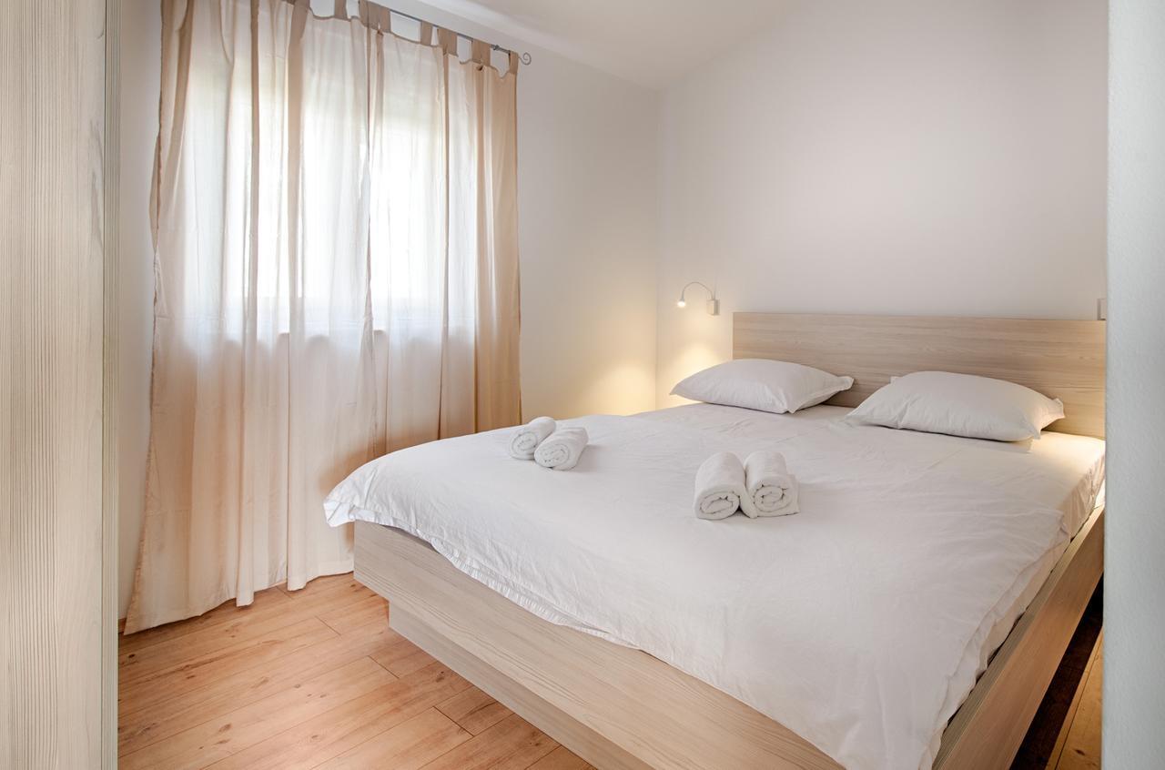 Cezar Luxury Apartment 오미스 외부 사진