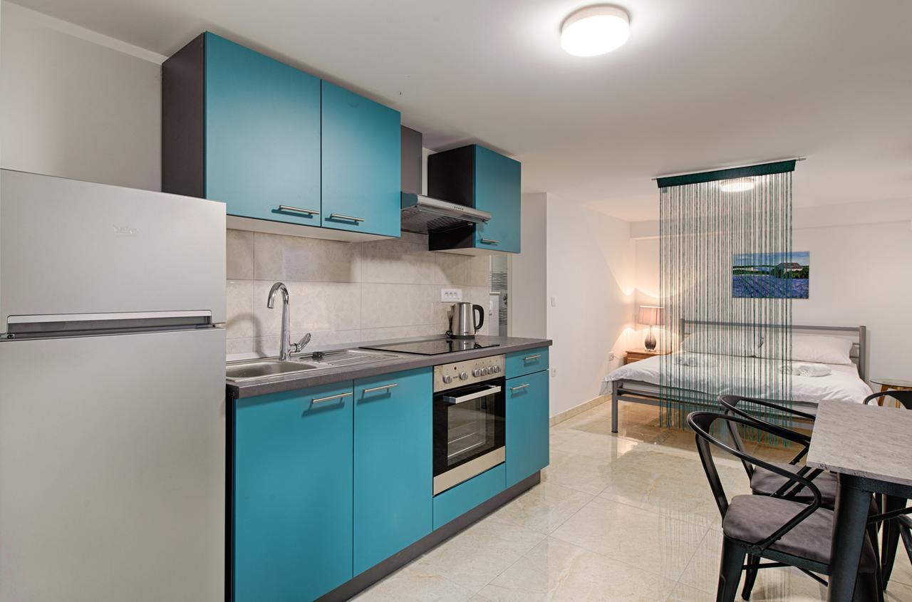 Cezar Luxury Apartment 오미스 외부 사진